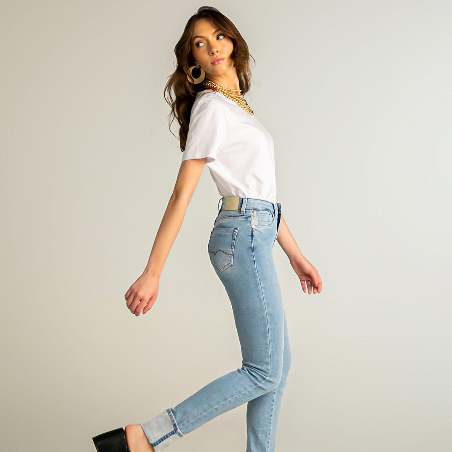 Calça skinny jeans claro