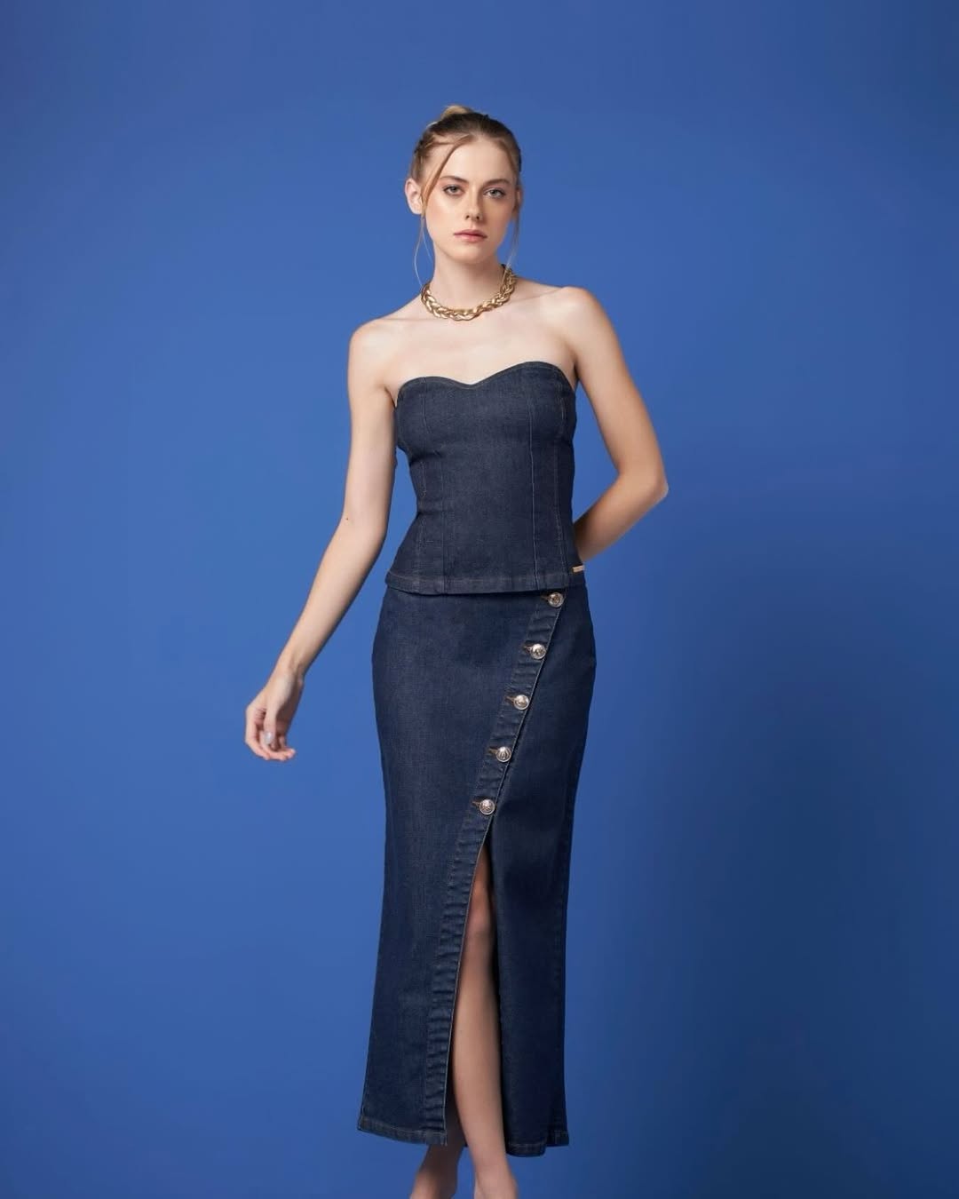 Corset e saia longa jeans escuro